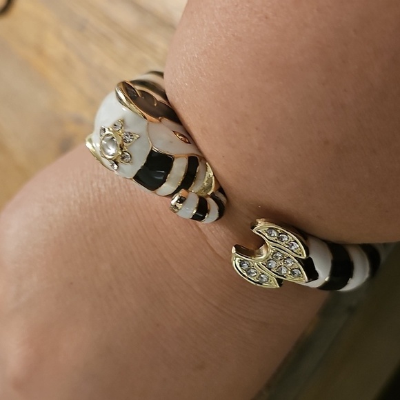 Vintage black and white elephant clamper bracelet statement style - Picture 6 of 8